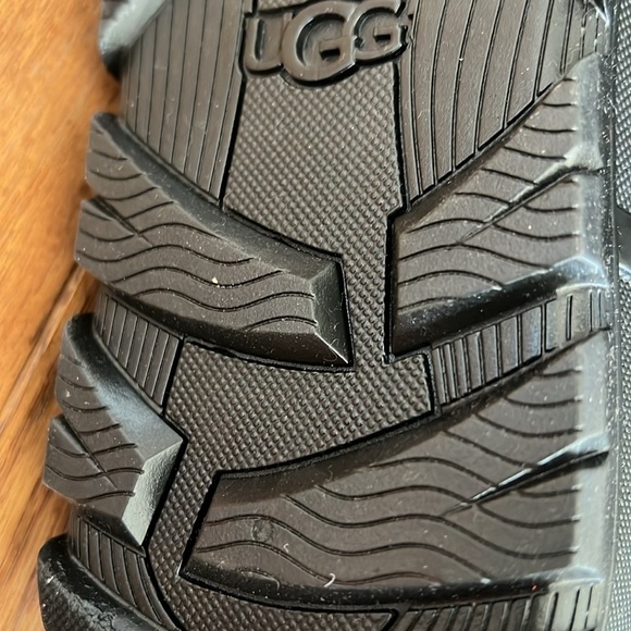 UGG Women’s Raincloud Lace black boots - Picture 13 of 15